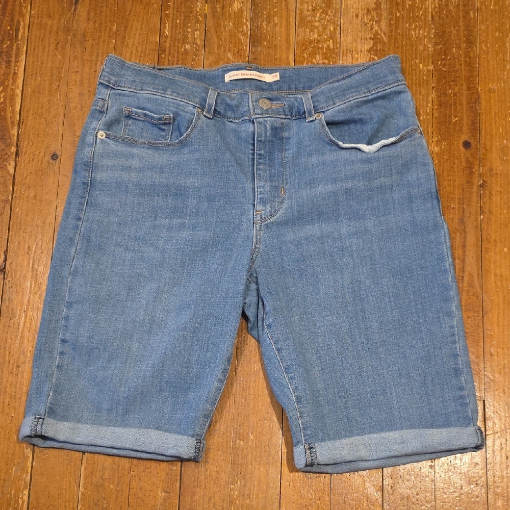 NWOT! Levi's Jean Shorts Women 29 Stretchy